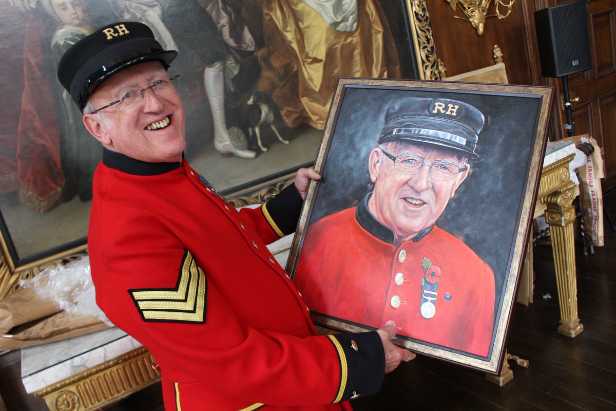 RHChelsea's tweet photo. Chelsea Pensioners Paul &amp; John were delighted to receive these uncanny portraits painted by Jersey based artist, Kate Hamilton. In John's words, the likeness is "spooky"! #LestWeForget 🎨🎖️ https://t.co/u5zhUgmq5q