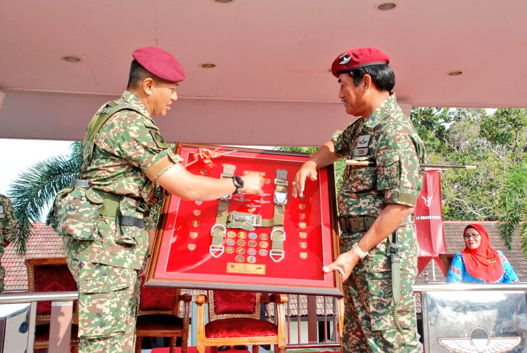 Amat berbesar hati dapat hadir ke 17 RAMD (Para) hari ini disamping dapat mengimbau kembali kenangan ketika saya menjadi Pegawai Memerintah di sini suatu ketika dahulu. Terima kasih di atas kesudian mengundang saya ke Markas ini sebagai salah satu agenda lawatan penghargaan saya