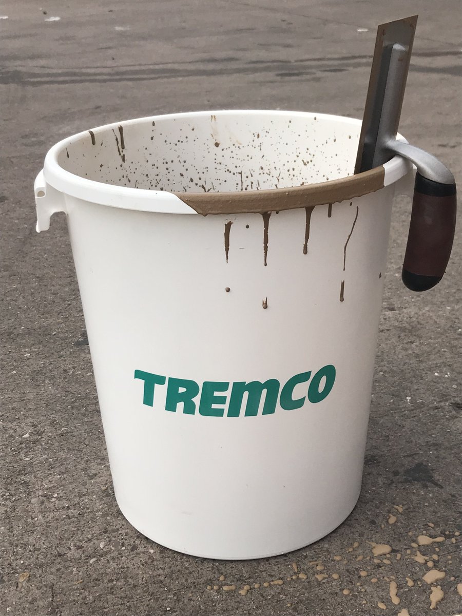 TremcoUK's tweet image. Our rapid drying smoothing compound is the perfect solution for a Friday afternoon!

ow.ly/4AK230l90fB

 #FastTrackSolutions #Fitonin90minutes #TeamTREMCO