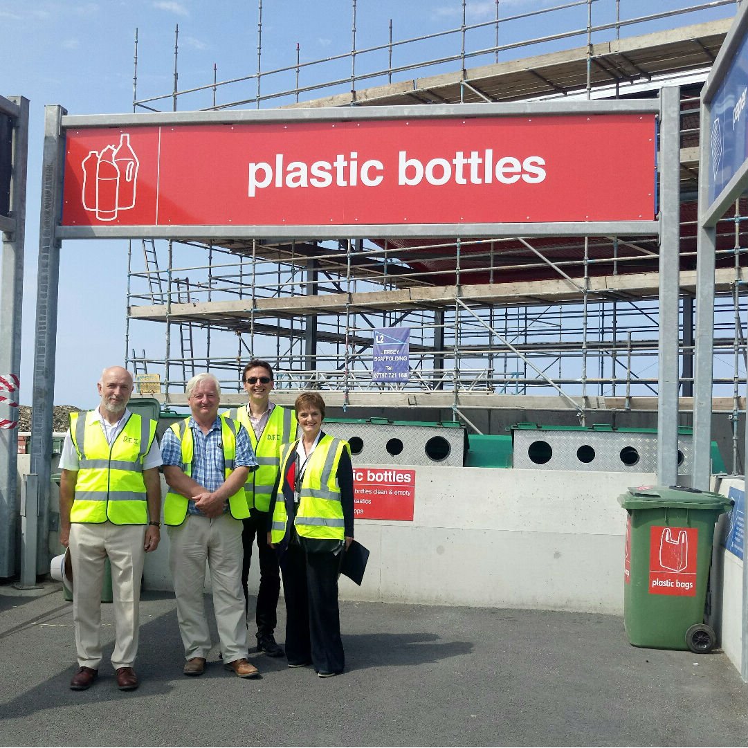 The Environment, Housing and Infrastructure #ScrutinyJSY Panel visited the Household Reuse and Recycling Centre in #JerseyCI yesterday.  They learnt about how the Island's plastic is recycled. #PlasticFreeJersey #StatesAssembly <a href="/mikejackson1952/">Connétable Mike Jackson</a> <a href="/KirstenJersey/">NOT Kirsten Morel</a>