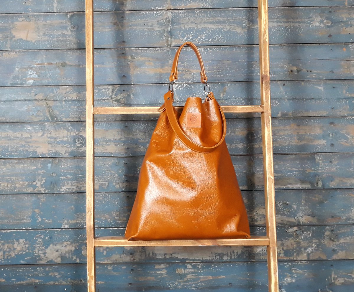 ButterflyTree1's tweet photo. Looking for content for #YorkshireDay? We have a beautiful, handcrafted, #limitededition #leather bag. 10% of each bag sold will be donated to #charity. DM us for more details. #fashion #Yorkshire #MadeinBritain #journorequest #PRrequest #CSR https://t.co/tuUXQwhuxo