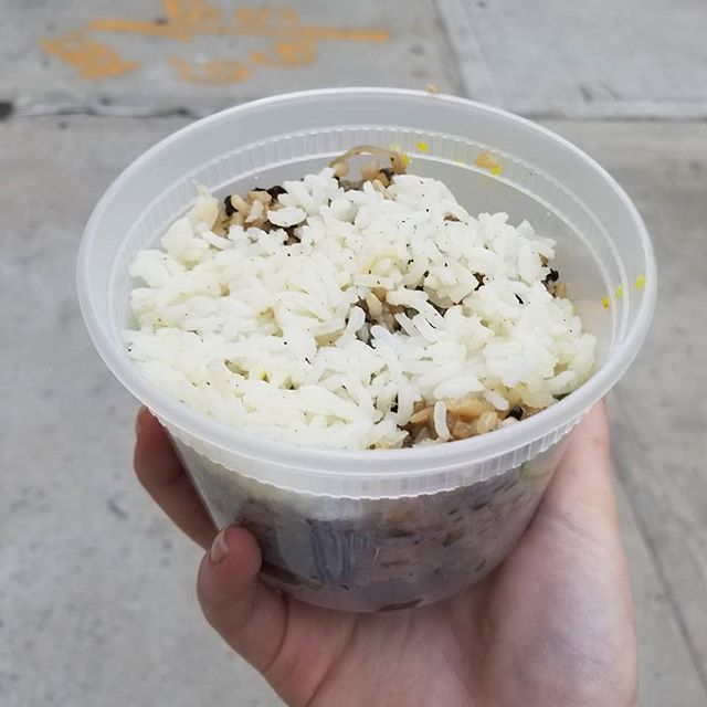 VeganMHC's tweet photo. I am lucky enough to work close to an #organic supermarket with hot vegan food available! Yesterday I had #rice with #mushrooms and #green beans. #work https://t.co/2x3dI5cDss https://t.co/dXQRaTNdJu