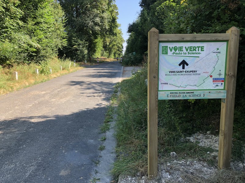 villepoissy's tweet photo. La veille du passage du @LeTour , samedi 28 juillet, la ville de Poissy inaugurera sa nouvelle #VoieVerte #PauloLaScience permettant de relier les quartiers de Saint-Exupéry et de la Coudraie, via la forêt domaniale. 
+ d'infos : https://t.co/2AFW4cEtGv https://t.co/zuLieCW8VM