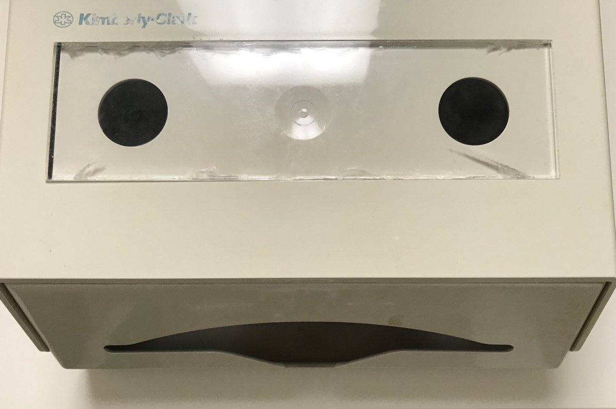 photosbytorin's tweet image. I see faces. Paper towel dispenser. #Faces #InanimateObjects