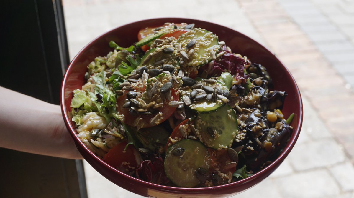 Lallapolosa's tweet image. A plate of goodness. #salad #freshleybaked #Kingston #lunches