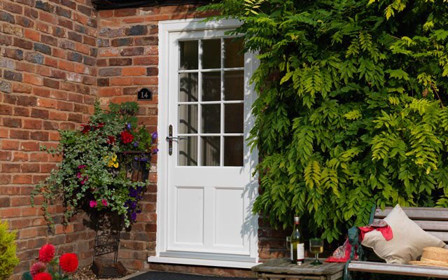 EvolutionMFG's tweet photo. An @EvolutionMFG engineered front door is built to last and will be less affected by temp changes compared to a solid wooden door. Find out more at our blog: https://t.co/DOcXC76Mcz #engineereddoors #windowsanddoors #homeimprovement #doors #builttolast #theenglishdoorcompany https://t.co/OTFvrqB98a