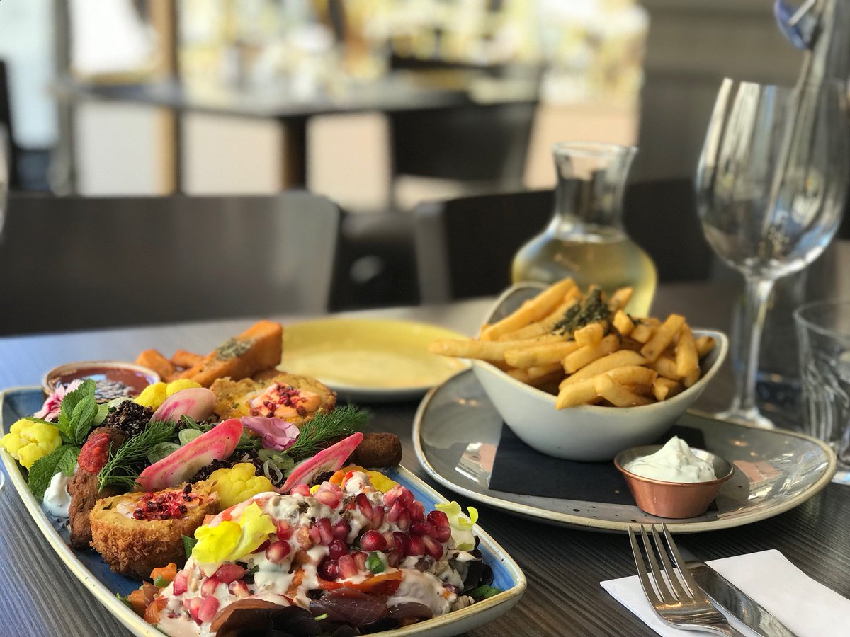 Happy Friday friends! You’ve worked hard all week so treat yourself.
SHARING PLATTER 

#fridayfeeling #smallplates #sharing #foodforfriends
#brighton #hove #vegetarian #vegan #plantbased #cleaneating #healthyfood