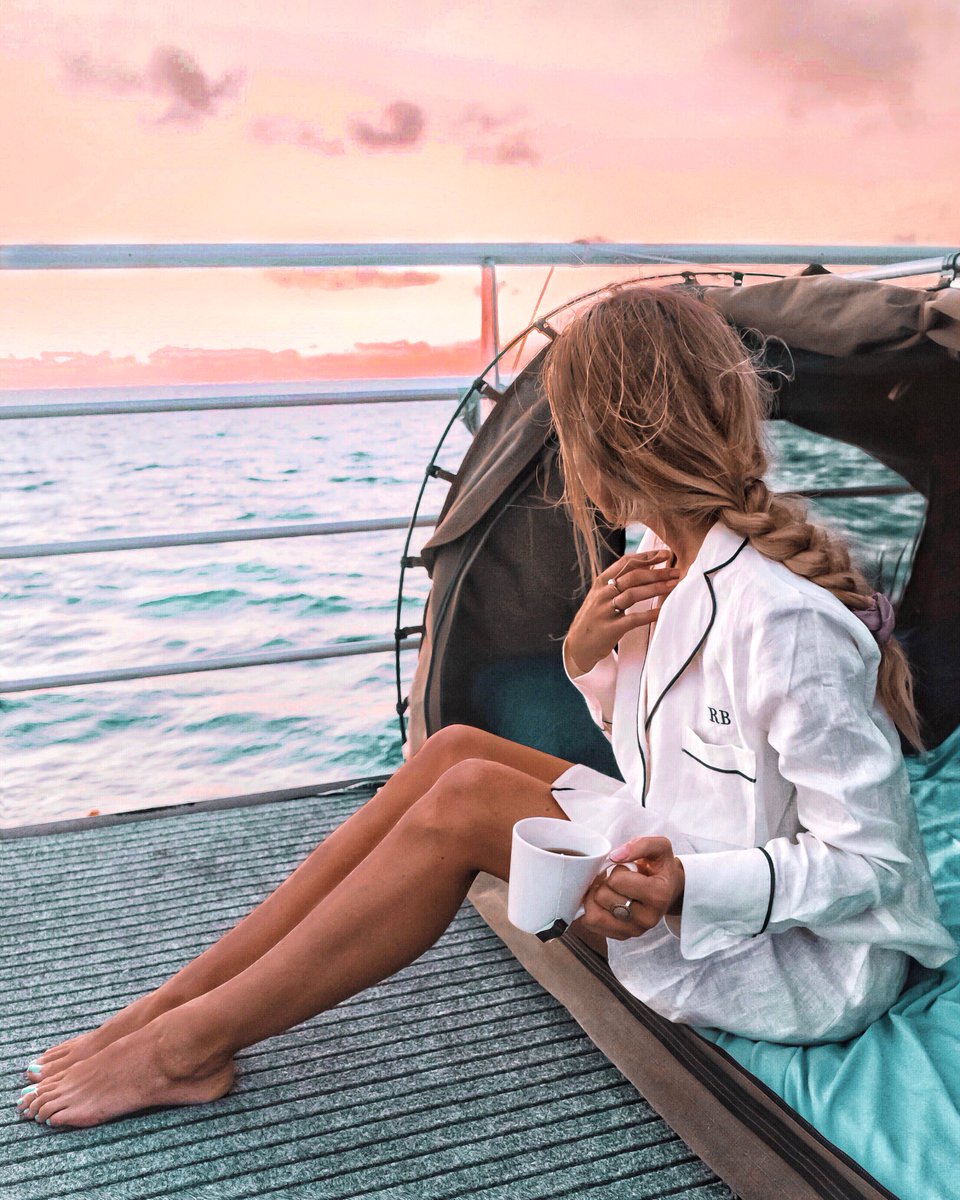 cruisewhit's tweet photo. It's always a good morning when you wake up on the #GreatBarrierReef (via IG/life.with.three) #reefsleep #cruisewhitsundays https://t.co/6ccgKfDQNT