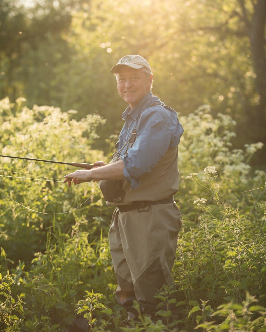 chalkstreamfly's tweet photo. Wild Trout Trust director Shaun Leonard preparing for the evening rise on the River Enborne during filming in early summer 🌱@WildTroutTrust https://t.co/FEjnDOS1aO