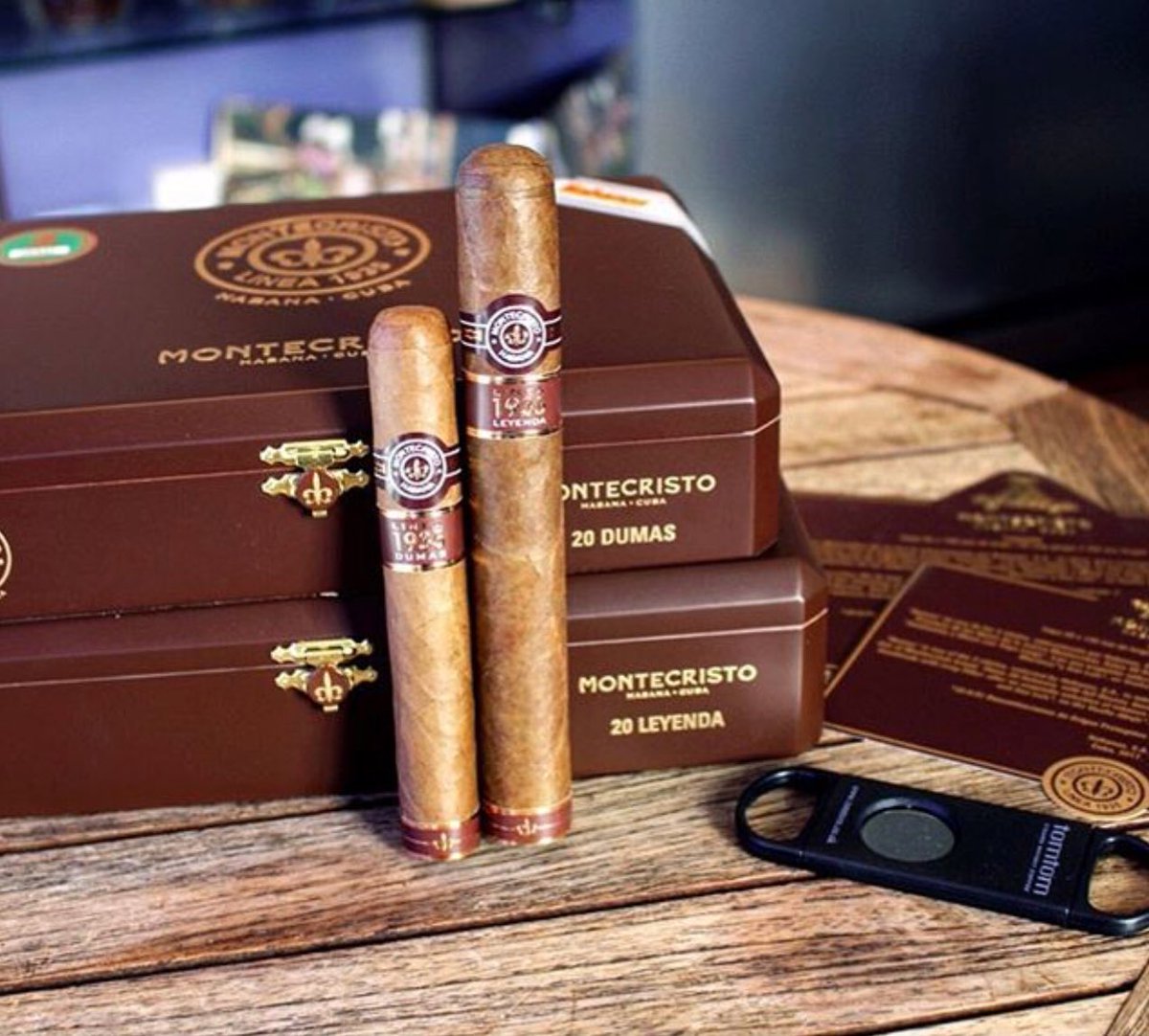 tomtomcigars's tweet photo. *NEW* Montecristo #Dumas &amp; #Leyenda. Part of the the new Montecristo #Linea1935 They come dressed with a 2nd band denoting the size name &amp; a unique third protecting the foot of the cigar. Rich blend of signature Montecristo flavours &amp; full bodied aromas https://t.co/pIYBUtB2BX
