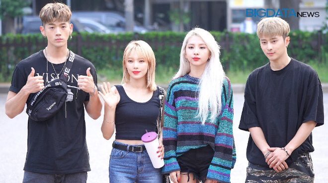KARD_ITALIA's tweet photo. [FOTO]♠️

Ecco alcune foto dei ragazzi all’entrata di Music Bank 💕

Cr.nellefoto

#KARD_ITALIA #KARD #RideOneTheWind @KARD_Official https://t.co/IZ9c8bGq13