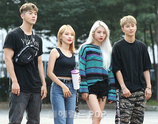 KARD_ITALIA's tweet photo. [FOTO]♠️

Ecco alcune foto dei ragazzi all’entrata di Music Bank 💕

Cr.nellefoto

#KARD_ITALIA #KARD #RideOneTheWind @KARD_Official https://t.co/IZ9c8bGq13