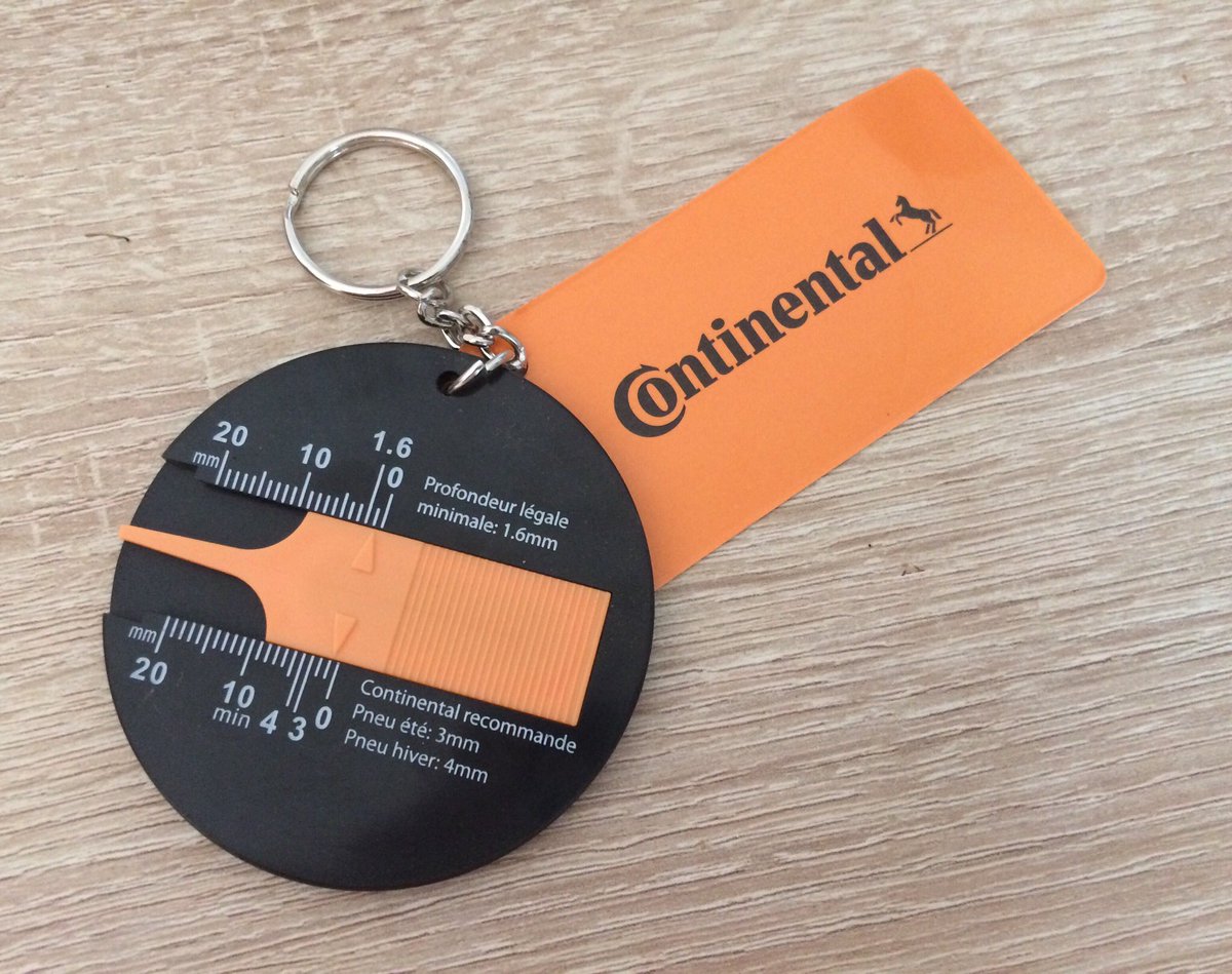 #Continental donne un gadget utile dans la caravane du Tour de France, pour contrôler l’état de ses pneus.