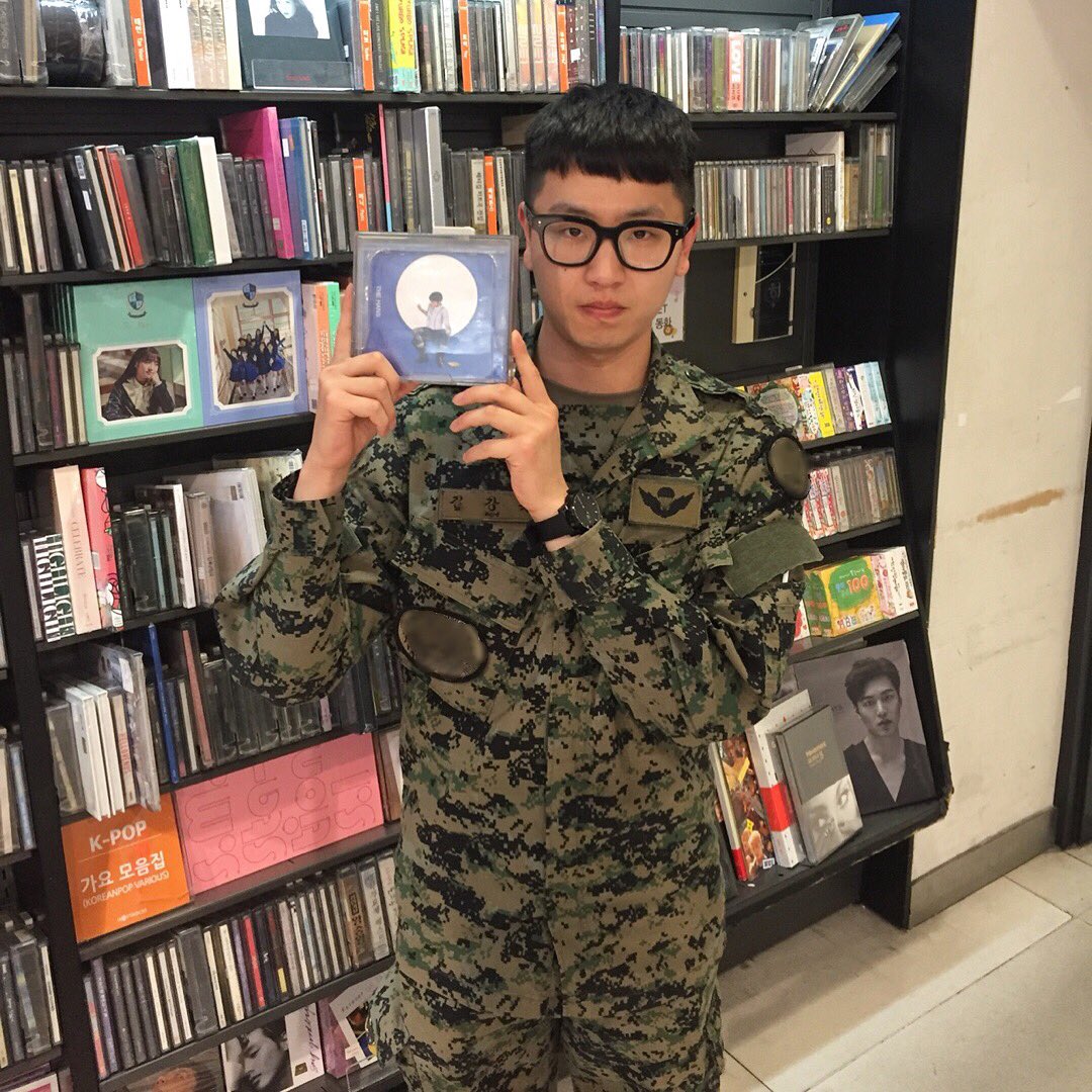#더한즈
충성! 오랜만이죠 여러분?
슬슬 전역의 해가 다가오고있어요!
잊고있던 한즈의 음악도 꺼내어
슬슬 시동 걸으셔도 좋을 것 같아요!🔥

참! 각종 음반매장에서 한즈의 시디도 구입
하실 수 있습니다! 자주 인사 드릴게요! 🤘🏻😎🤘🏻

#한즈 #thehans #hans