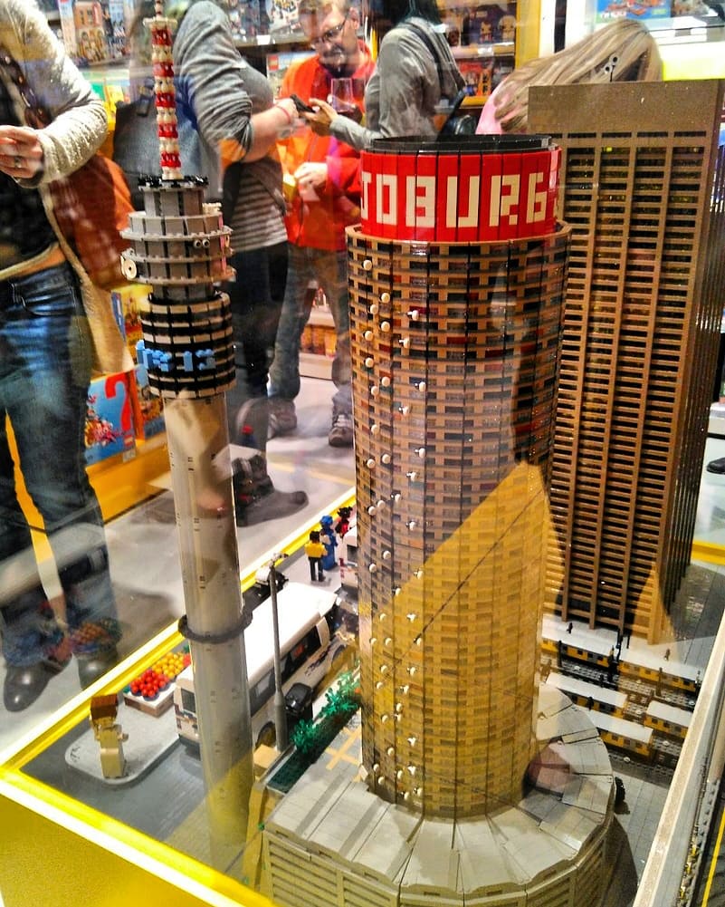 CityofJoburgZA's tweet photo. Joburg skyline made out of Lego ๐๐ its said that it took 6 months to plan and build ๐ถ it. How incredible is that โค๐ฅ #LEGOlaunch
๐๐พ https://t.co/EZDu5XQo81 https://t.co/7Gmpj6qlTe