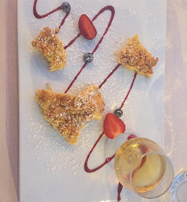 Sbrisolona with a glass of Moscadello  di Montalcino! #wine ift.tt/2v5693m