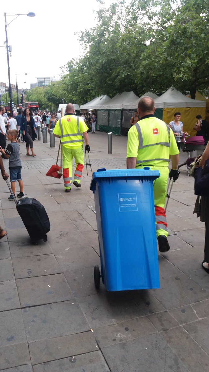GMPCityCentre's tweet photo. Sometimes Biffa street cleaners are subject to abuse &amp; intimidation when trying to do their jobs. Yesterday on #OpMandera we've been supporting them so they can keep the streets of Manchester clean. Inspector Middleton https://t.co/kt6S21aExg