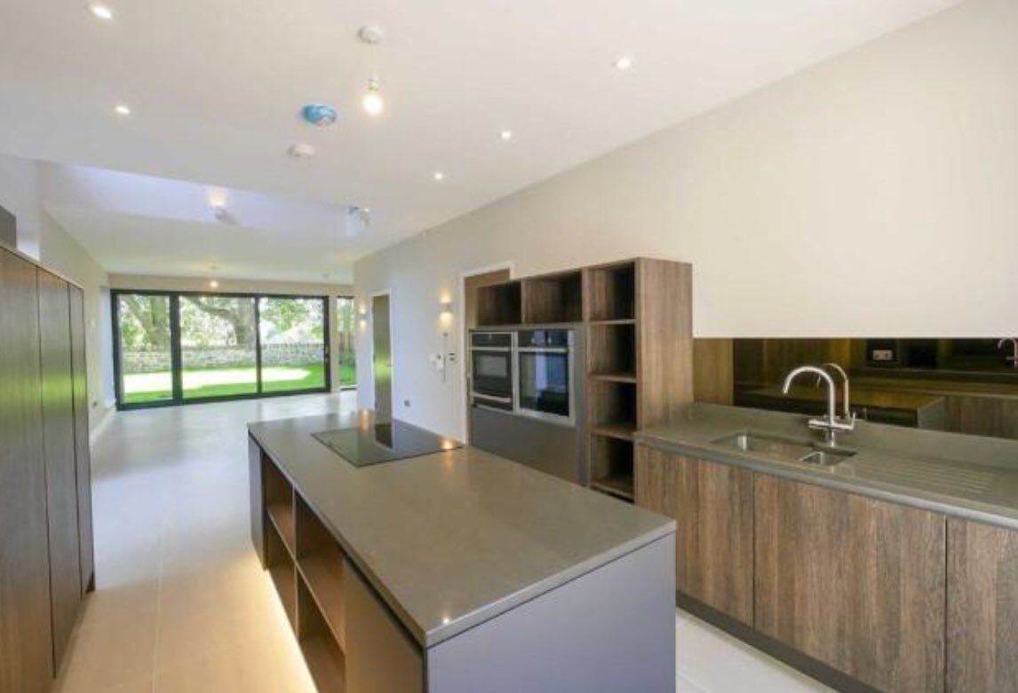 Our work speaks for itself... 👌🏼

Another stunning #Kitchen design, recently installed in a new build home!

Not only are our designs superb and our finish second to none, we pride ourselves on the customer journey we provide to every customer who chooses DKB... #SimplyTheBest