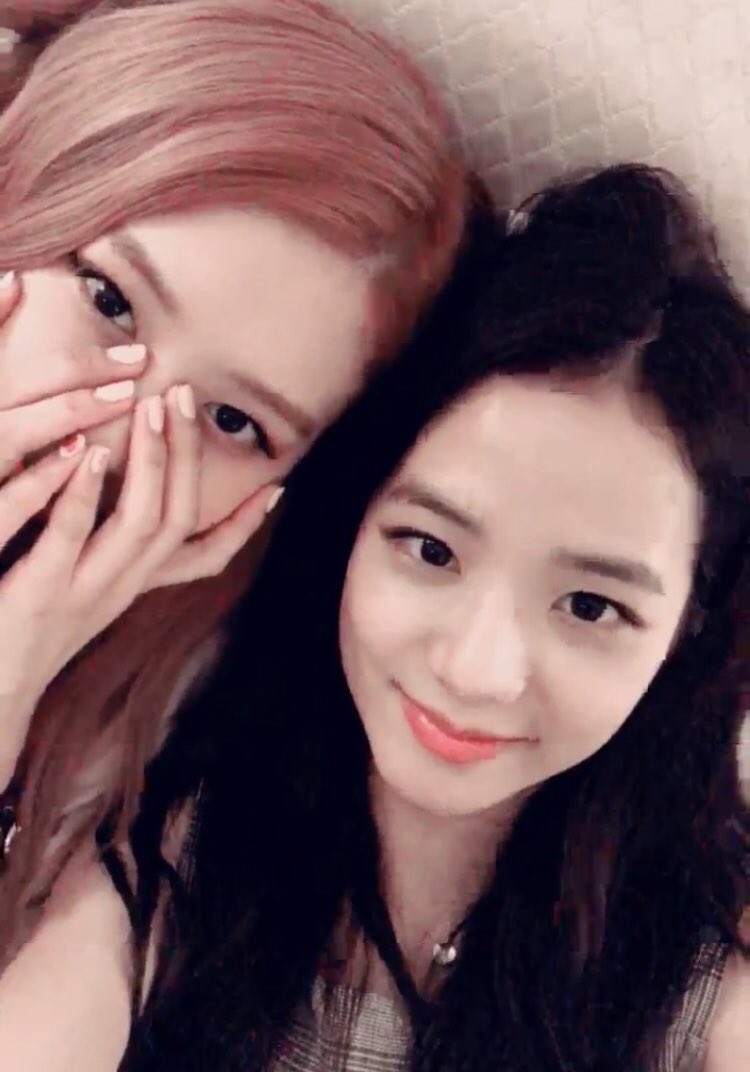 Not a smoothsé moment but they look too cute here to not be in this chaesoo thread