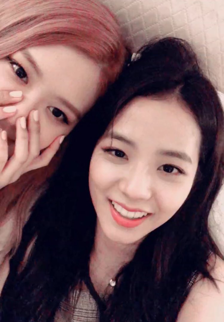 Not a smoothsé moment but they look too cute here to not be in this chaesoo thread