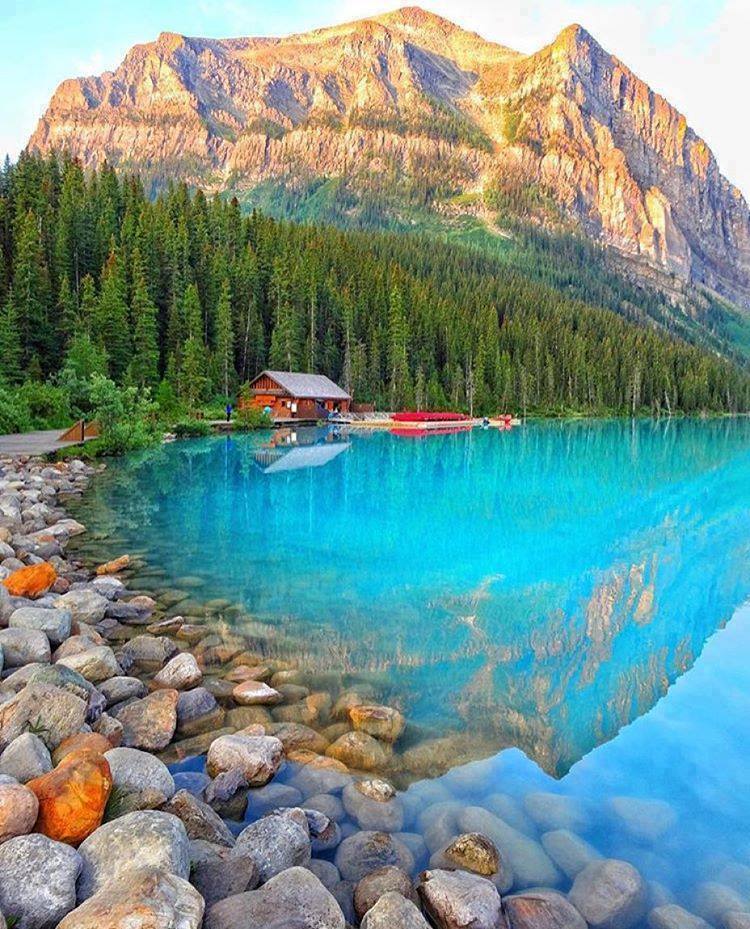 LifeWithJohn's tweet photo. Lake Louise portrait. Alberta, Canada.~ #photography #travel https://t.co/qdN5Mb8hMR