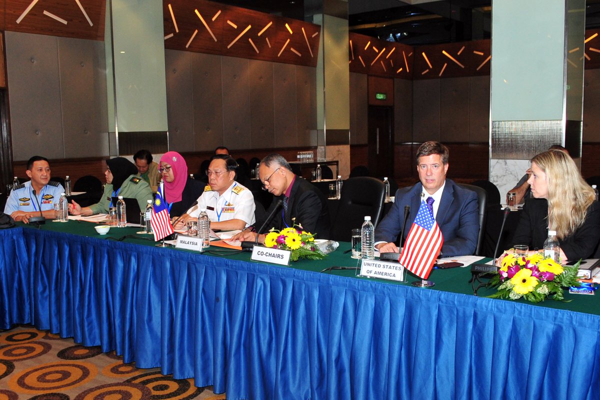 myjointforce's tweet image. Penutup TTX ADMM-Plus EWG on HADR 2018 dipengerusikan bersama oleh SUB BDPS, KEMENTAH, En. Ahmad Nadzri Mohd Hassan dan Deputy Assistant SECDEF,US DOD, Mr. Mark Swayne di Hotel Royal Park Kuala Lumpur
#DefenceDiplomacy 
#Interoperability 
#teamingforsuccess
#ADMMPlusEWGonHADR