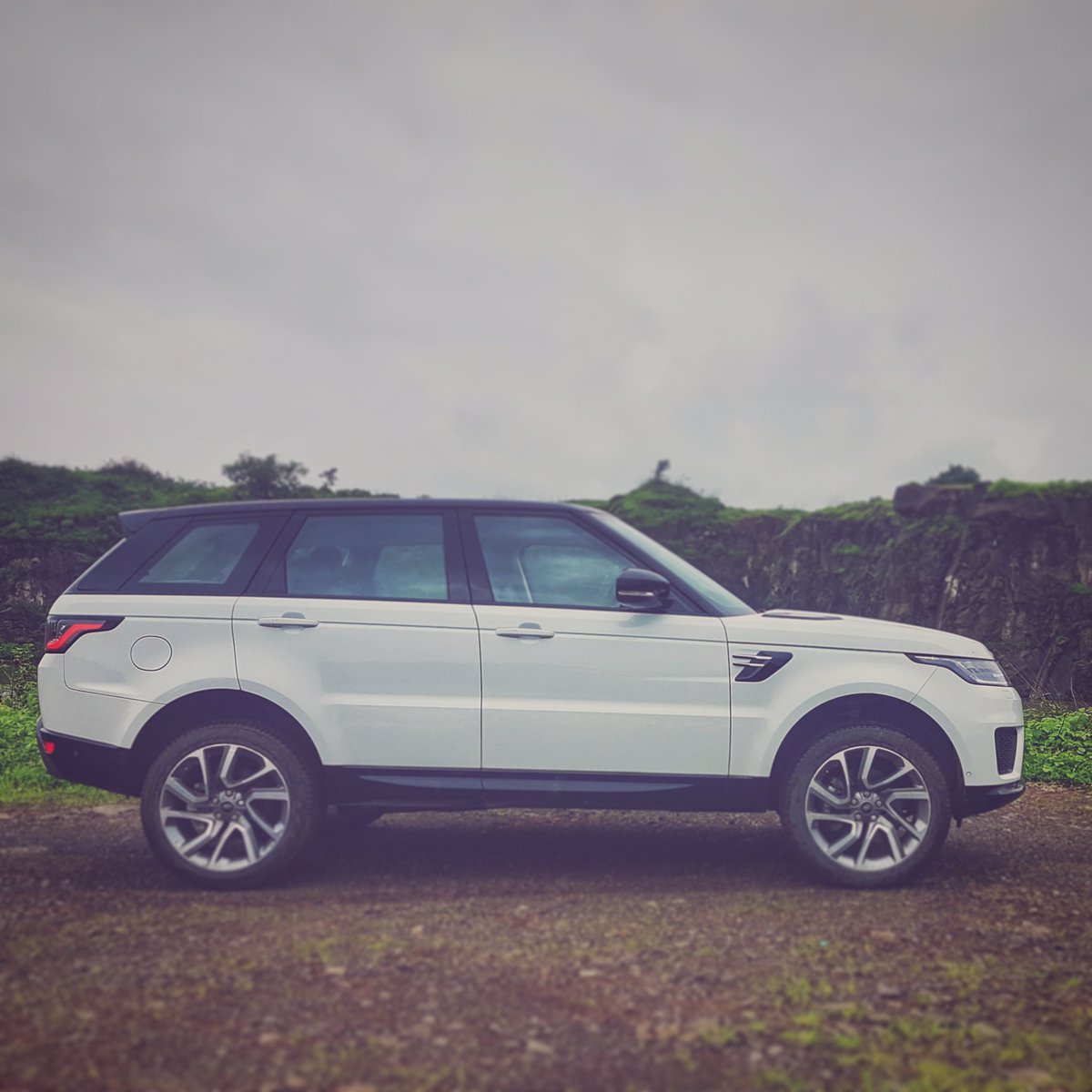 gavin_drives's tweet photo. High and mighty.

#RangeRover #Sport https://t.co/UzjiSAXTPn