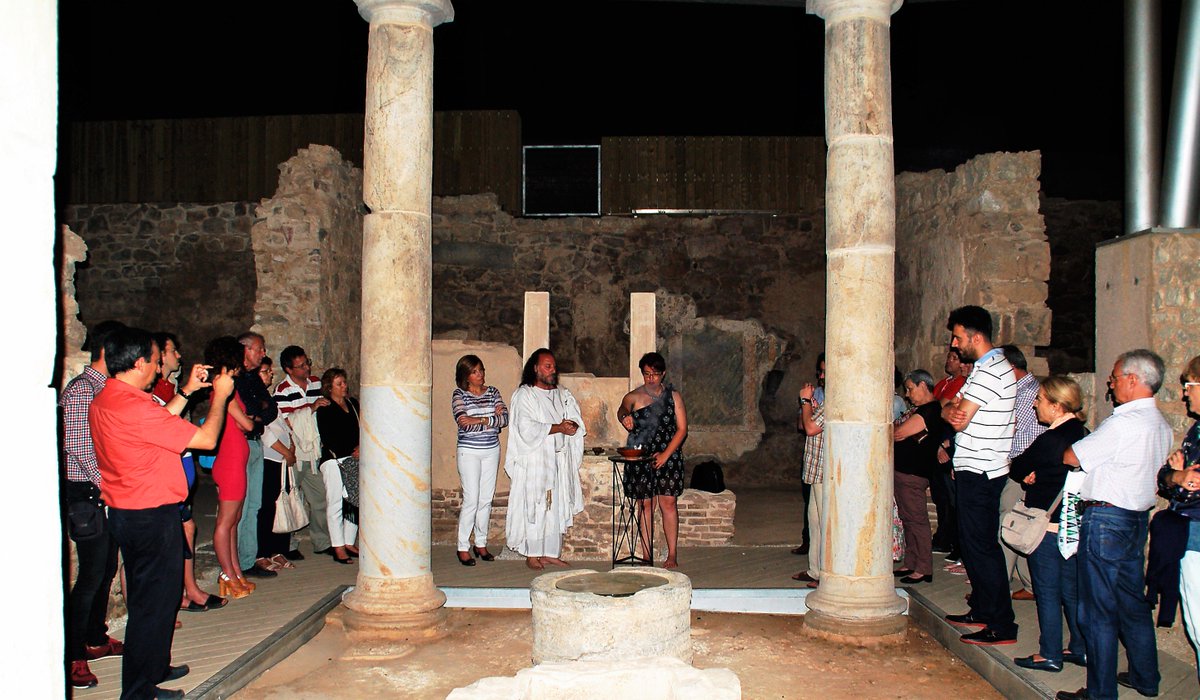 AytoCartagenaES's tweet photo. Hoy, día de #lunallena 🌕 no te puedes perder el #TemplodeIsis en todo su explendor. Visita nocturna teatralizada organizada por @PuertodeCultura Compra tu entrada en los centros y museos o en la web https://t.co/oSCWkdvPhI https://t.co/7R9uSqnQ6M