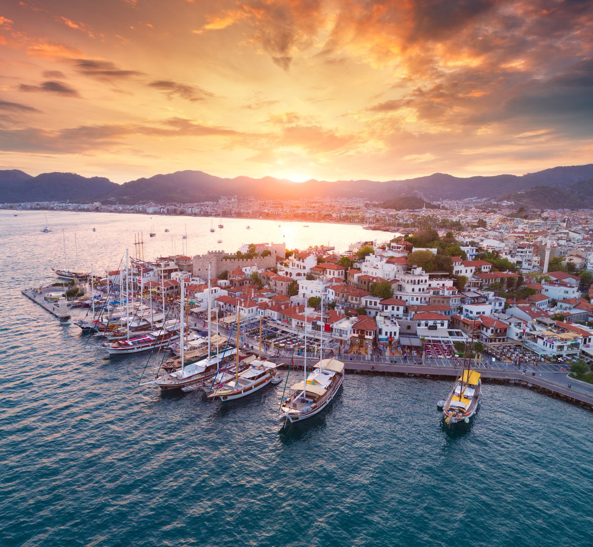 gretzcom's tweet photo. Marmaris ist sowohl bei inländischen als auch ausländischen Touristen ein sehr beliebter Urlaubsort, der sich im Laufe der Jahre enorm entwickelt hat. Am Hafen kann man Boote für einen Ausflug zu den Inseln und Buchten entlang der Küsten mieten. #Turkey #HomeOf #Marmaris https://t.co/gQQsgmAHha