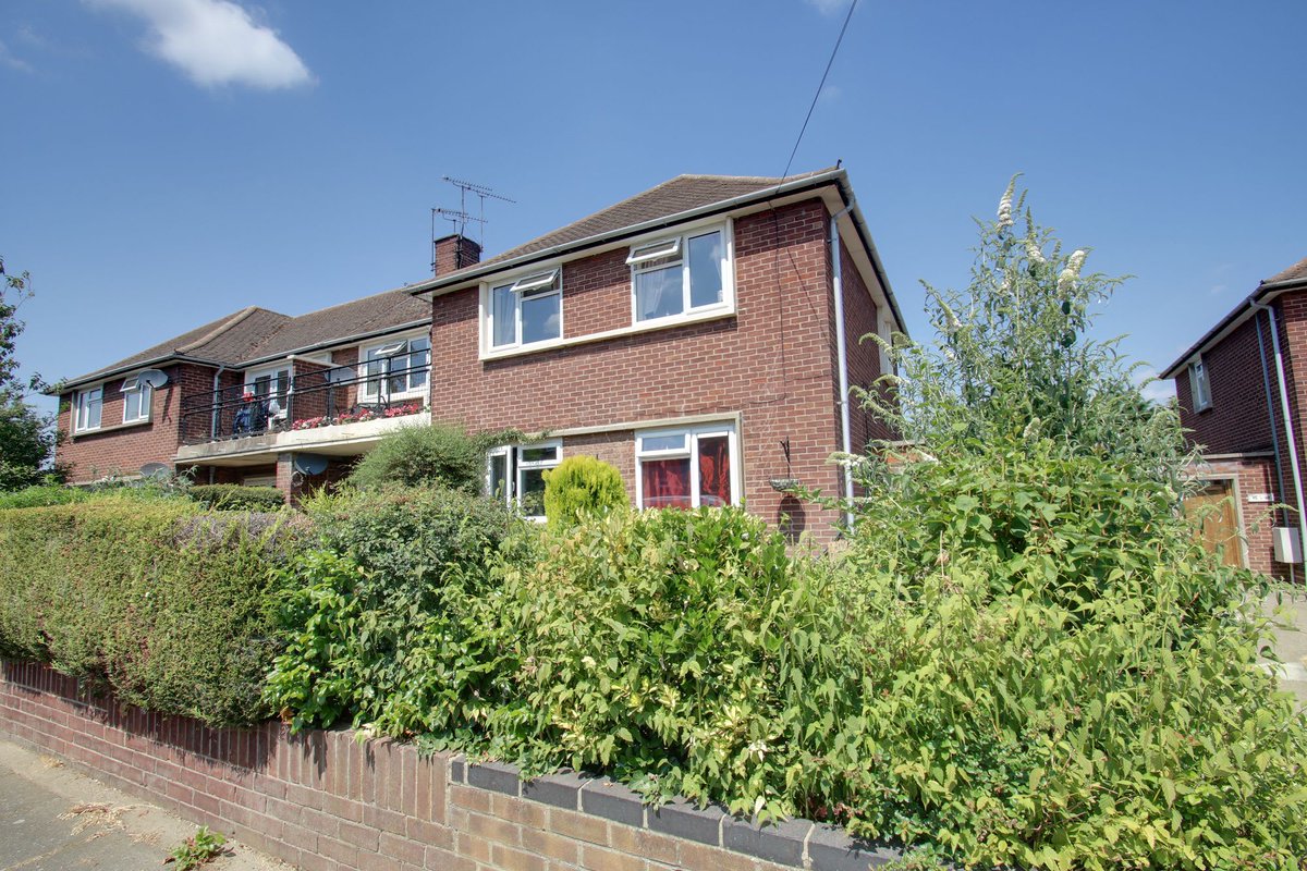 CfordHRT's tweet photo. Open House Weekend!

We have three open houses on some fantastic properties this Saturday.

11:00 - 12:00 at Colyers Reach 
13:00 - 14:00 at Pembroke Place
14:30 - 15:30 at Avon Road

Please call us to arrange your viewing slots. https://t.co/dyZUxTF1cb