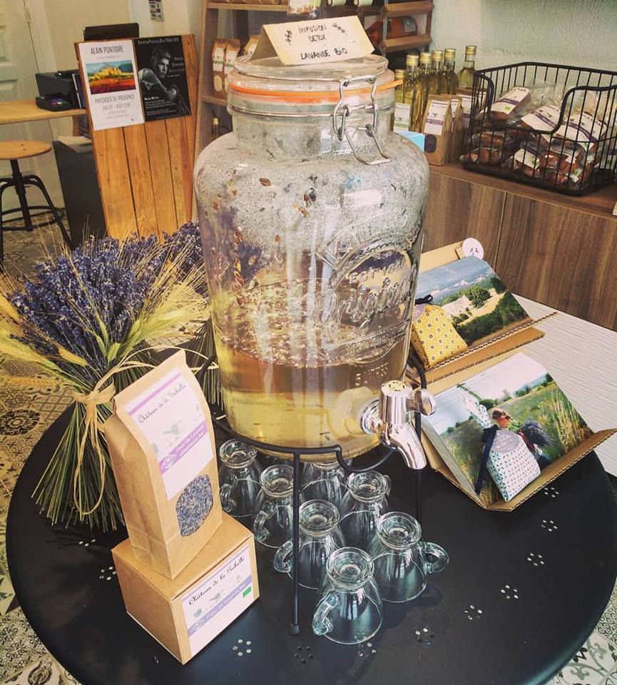 Chateau_Gabelle's tweet photo. Keep hydrated !
Pensez à vous hydrater !
and cheers to our new followers of the week ;) @PiperOnceAgain  @ashmilnes 

#tisane #detox #lavender #lavande #provencestyle #provence #shopping #experience #taste #lessayercestladopter #bio #producteur #ventedirecte #dégustation #teabag https://t.co/GxzQJnQyRJ