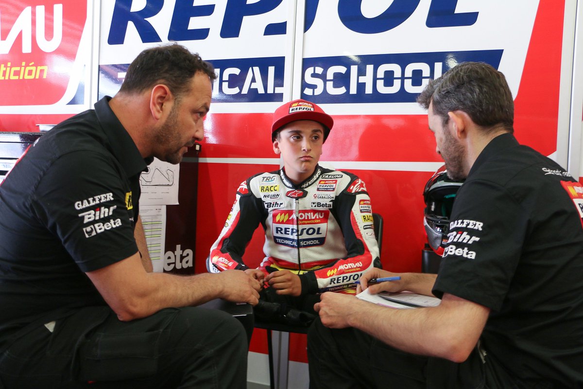 Miguel Ángel e Ignacio, responsables máximos del proyecto School Team seguirán ayudando a Adrián Cruces a seguir con su buen ritmo en el campeonato.