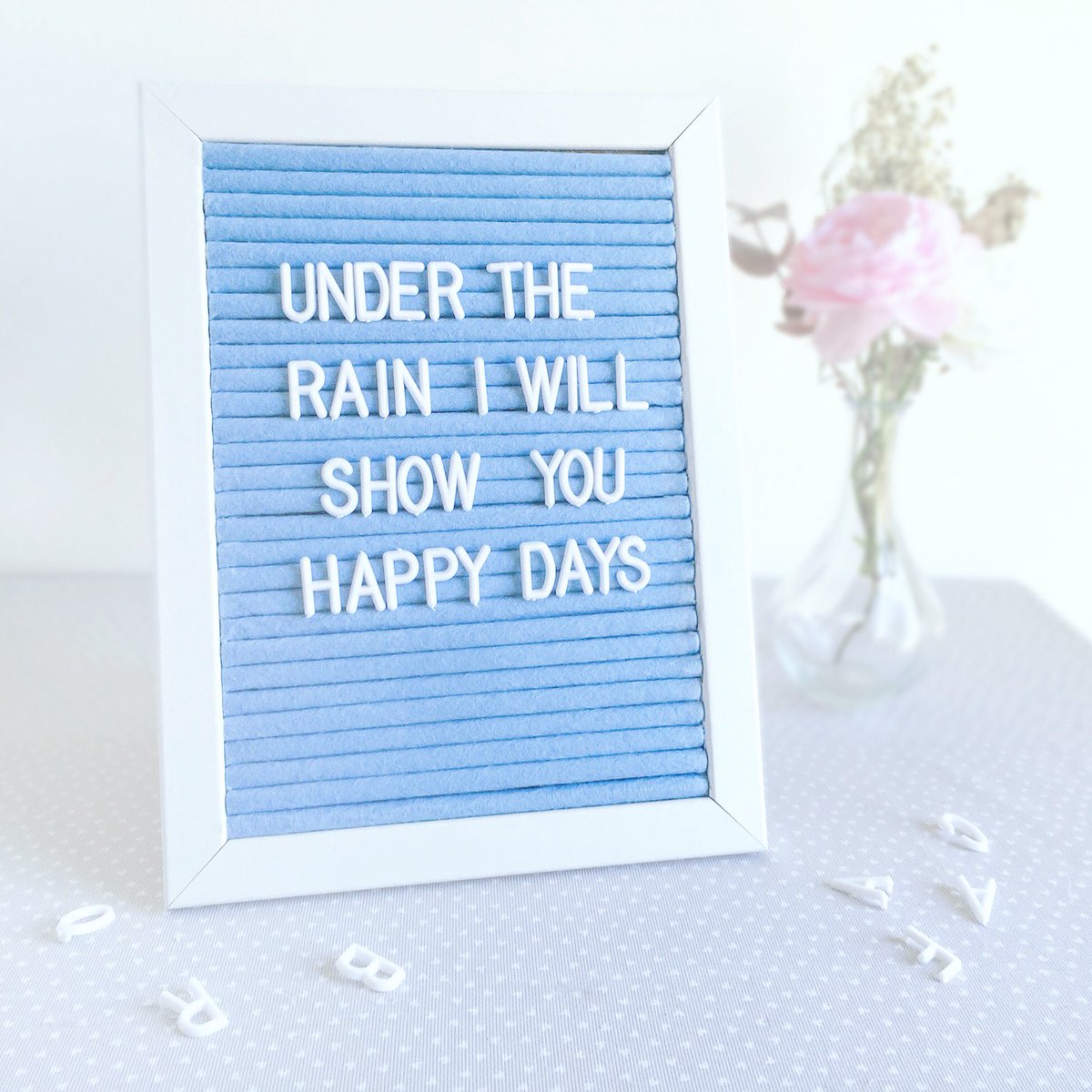 happydays_cat's tweet photo. Bon divendres! Avui al BLOG, un tutorial que tenia ganes de fer: Un panell de lletres!
#happydays #ADNcreatiu #personalitzacióreal #panelldelletres #paneldeletras #letterboard #letterboardDIY #DIY #decoració #decoración #decor #somdeconnec #happy #happyblog https://t.co/WOXPLJ7fdU