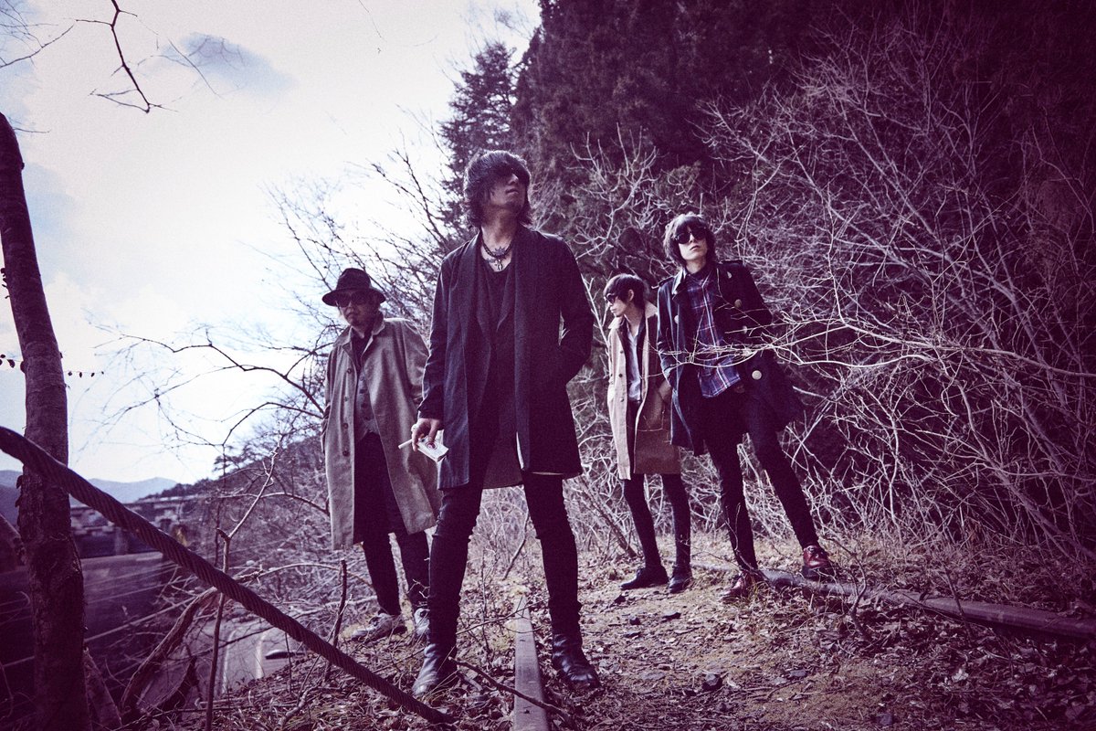 STRAIGHT_UP_REC's tweet photo. 【JET THUNDERS : 配信中】孤高のロックンロールを繰り広げてきたJET THUNDERSの約10年振りにリリースした4th Album"S.H.I.N.E."がiTunes Storeなどで配信中。全曲試聴可能です。
MVの観覧は特設サイトにて https://t.co/Ix7uGtlbef
iTunes Storeでの購入はこちら https://t.co/EuNpyNtbHy https://t.co/AyoAzzDbCv