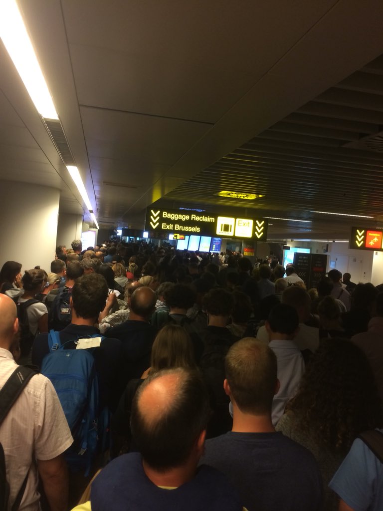DjLVll's tweet photo. Busy morning at #Tomorrowland Airport..., have to figure something out for #parookaville 💥 tonite as this won't work❗️
#EDM #Love #partytime https://t.co/Bad0BtrlvN