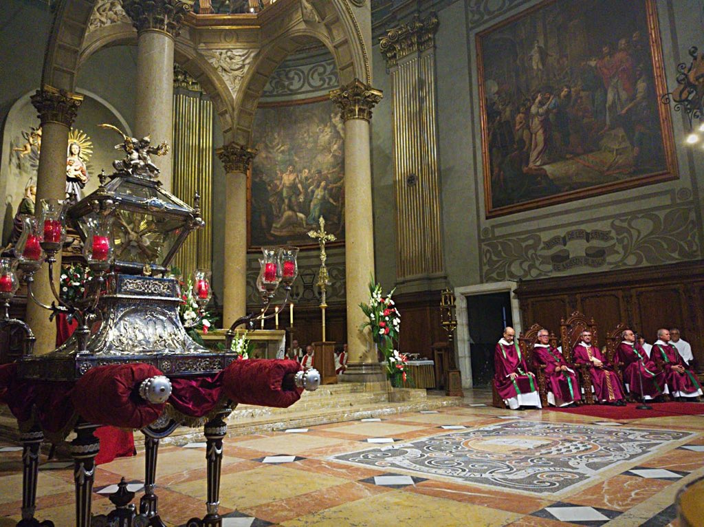 esglesiabcn's tweet photo. Aquest matí, el #bisbeVadell presideix la Missa de Glòria a la parròquia de @stamariamataro. Mataronins i mataronines, gaudiu de la Festa Major! Glòria a Les Santes Juliana i Semproniana @matarocat #LesSantes https://t.co/tbEYLm31f5