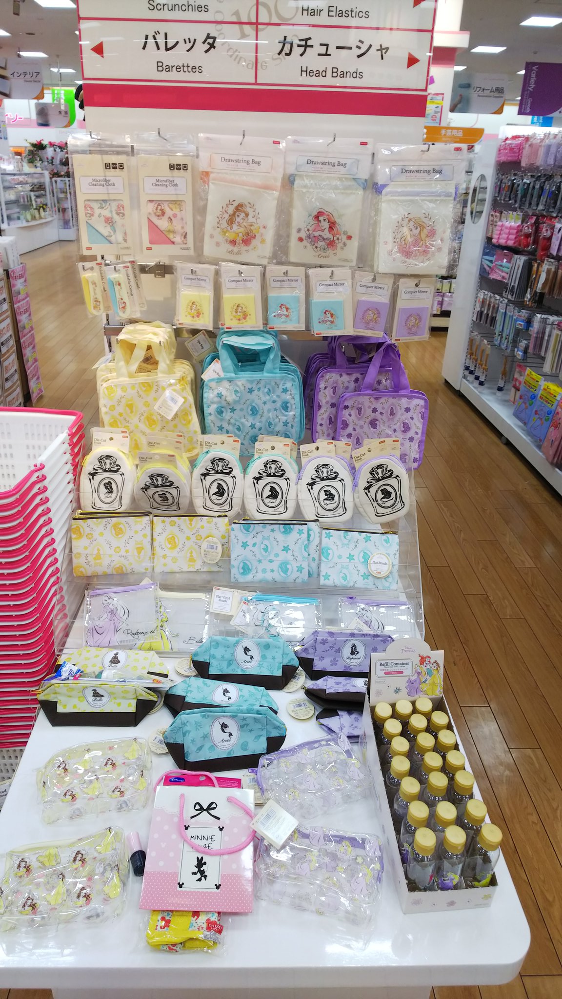 Yunalain A Twitter ダイソー ディズニー プリンセス グッズコーナーできてたーーっ めっちゃ可愛い スパバッグとかポーチ 詰め替え容器とか櫛とか鏡がありました 私は悩んで悩んで撤退しちゃったけど好きな人にはたまらないと思います T Co
