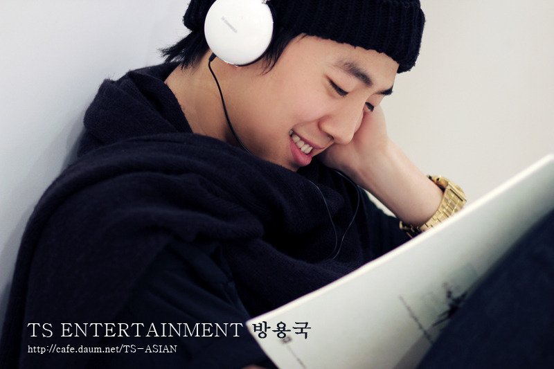 vayumpiree's tweet photo. บังยงกุกเปิดตัวในฐานะศิลปินค่าย TS Entertainment ช่วงเดือนมีนาคม 2011 
และร่วม ft. กับซงจีอึน Secret เพลง 미친거니 
ก่อนจะเดบิวต์อย่างเป็นทางการช่วงเดือนสิงหาคม 2011 กับเพลง I Remember ที่มียังโยซอบมาร่วม ft. ด้วย https://t.co/od2Tp7pyT7