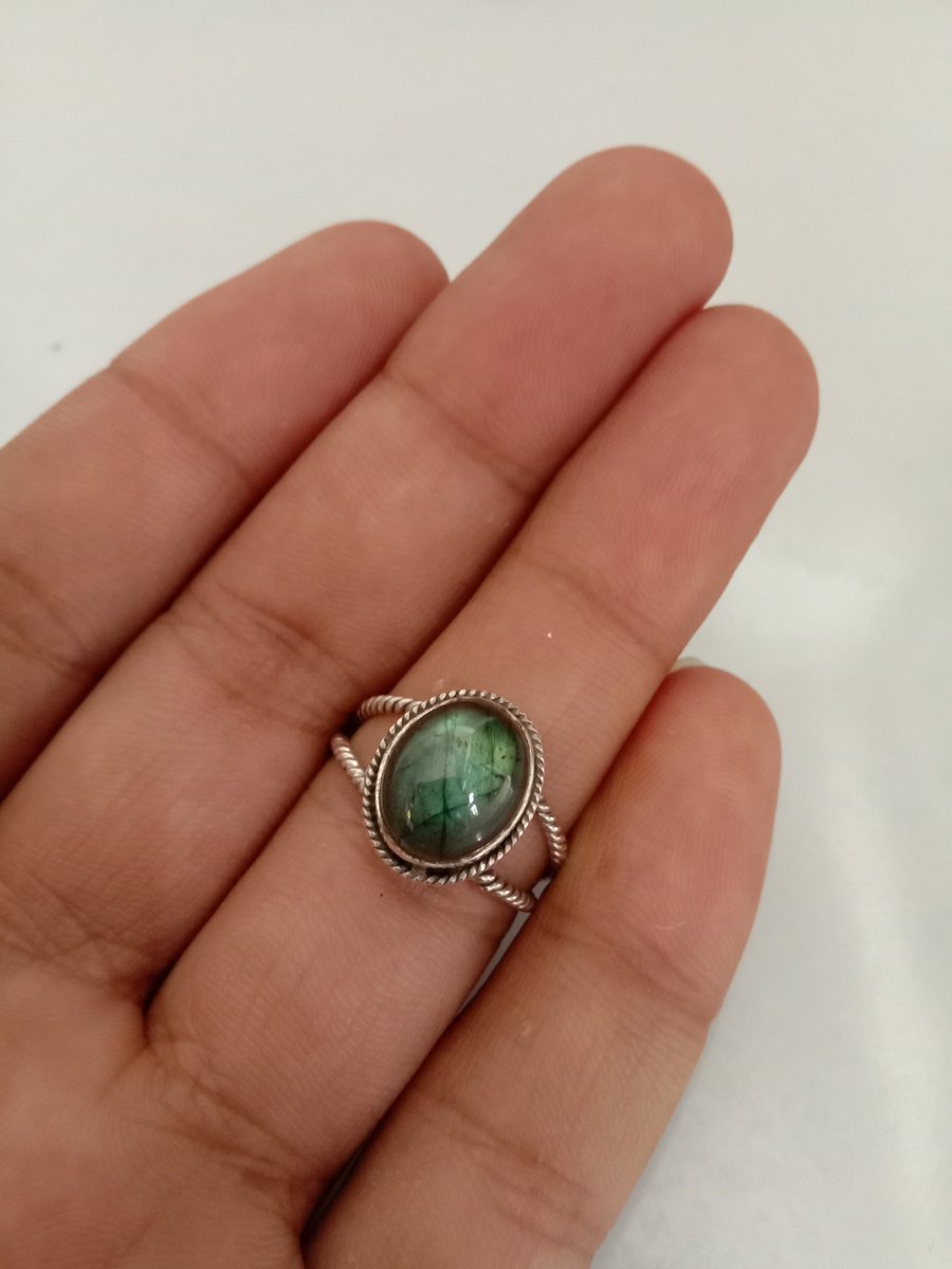 sujanjewelry1's tweet photo. Natural Labradorite Gemstone Ring In Sterling Silver
Buy at
https://t.co/lKIUs0MxYX
#labradoritering #SterlingSilverRing #labradoriteewelry #Naturallabradorite #labradoritejewelry #antiquering #fivestonering #partywearring #Daintyring #modernring #Atlantisstonering, https://t.co/jSf7vTlIUt