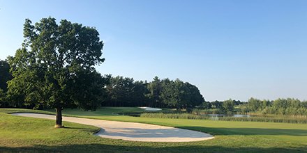 Moin, Moin aus #hamburg! Sportlich geht es auch das kommende Wochenende weiter. Wir tauschen asphaltierte Rennstrecken und Paddocks aus den letzten Wochen gegen Greens und Fairways ein. Kommt gut ins Wochenende! #Golf #golfelite #businesstravel #weekend #FridayMotivation