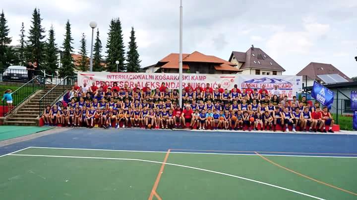Metropolitans92's tweet photo. Les joueurs du #LSCBasket, avec le coach Trésor Masidi #U13 Région #LSCBasket, présents au Zlatibor Basket Camp ! (Serbie) 🇫🇷🇷🇸 #LMFormation https://t.co/IGBh9GhEc6