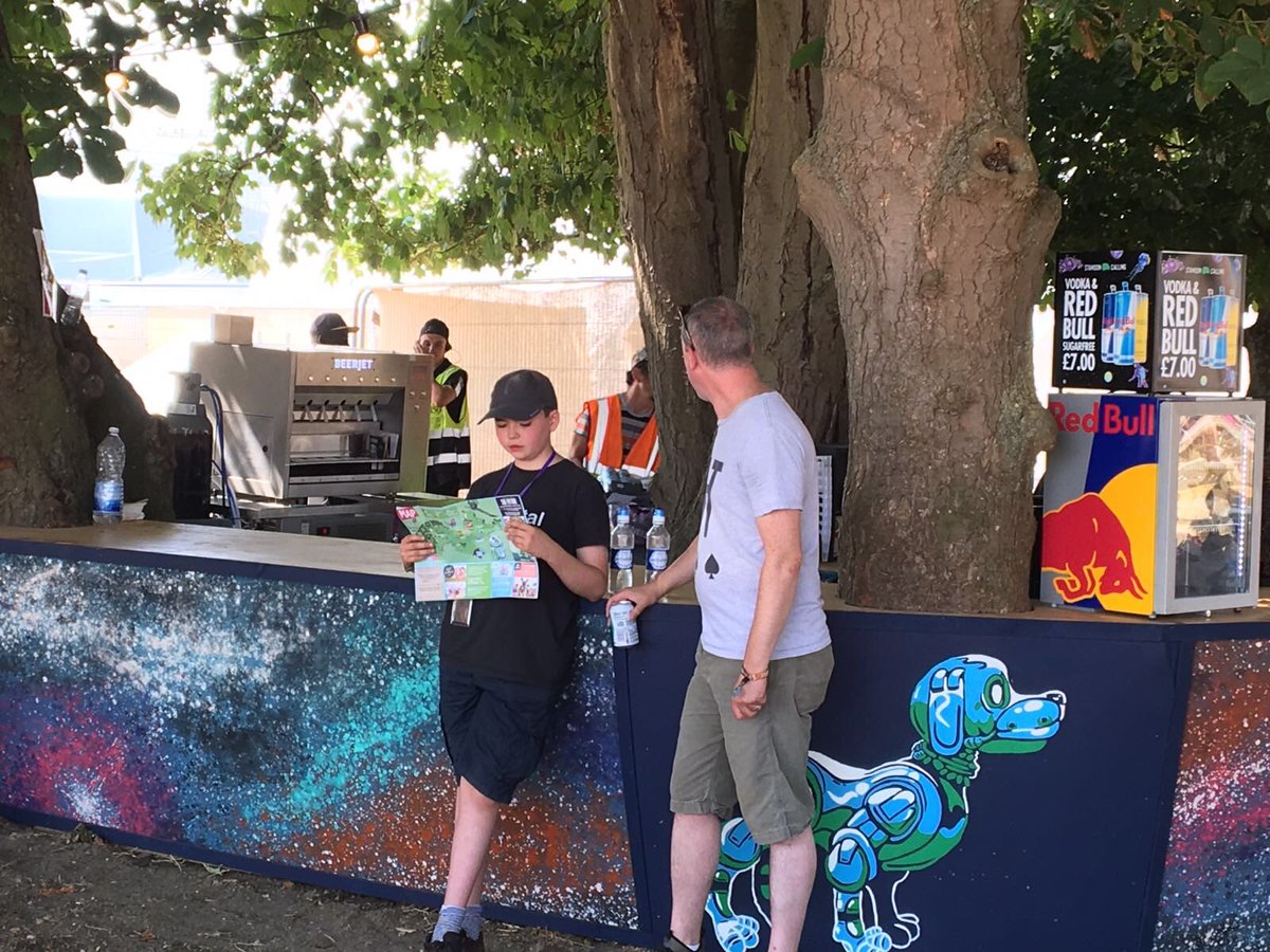 UKBeerjet's tweet photo. Festival time, #standoncalling #icecoldbeer #fastpour #sixpintsinsevenseconds #beerjet https://t.co/nk8JMlHYEY