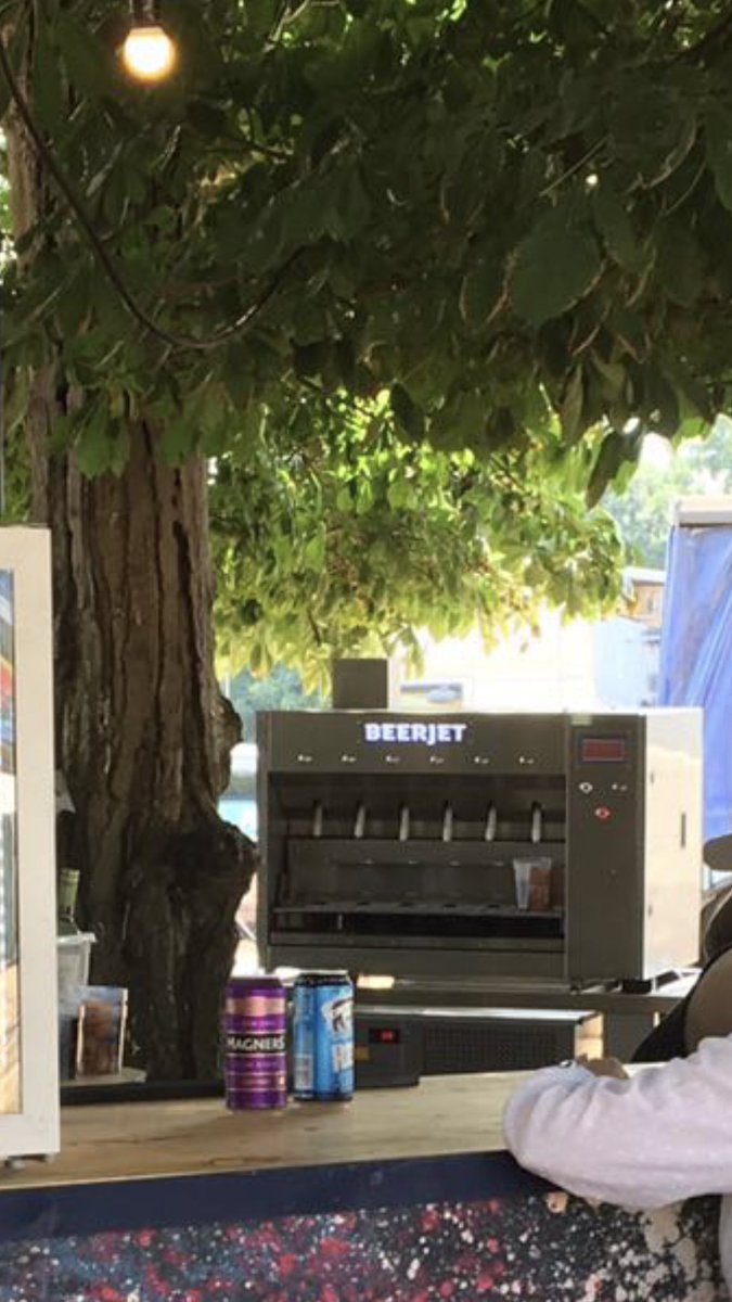 UKBeerjet's tweet photo. Festival time, #standoncalling #icecoldbeer #fastpour #sixpintsinsevenseconds #beerjet https://t.co/nk8JMlHYEY