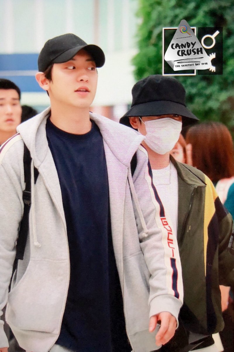 BESTFRIEND__92's tweet photo. 180727 GMP AIRPORT #CHANYEOL #BAEKHYUN 💕
คุณ candycrush0506 บอกว่า จู่ๆแพคฮยอนก็วิ่งขึ้นมาอยู่ๆข้างๆชานยอลค่ะ 🙈

[CR : candycrush0506] https://t.co/crig8QHzpW