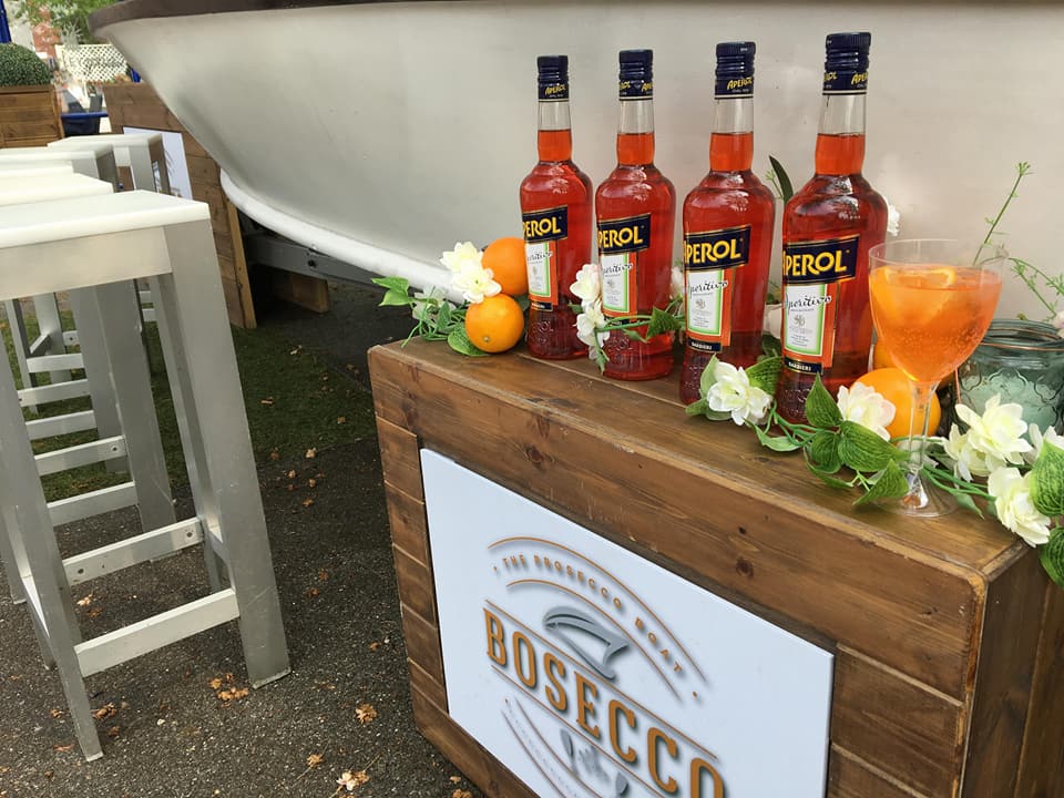 CARGOmcuk's tweet photo. #summerhangout - TODAY! 🥂🍻🍹 12-7pm ⬇️ #CARGOmcuk

-Drinks from @bosecco (yes - it's prosecco in a boat 🚤)
-Street food from @Events_SMF, #Naasouk and #LaMexicana
-Sunshine ☀️ Thanks, #heatwave

See you there! 😁😎 https://t.co/PnLSeq60sV