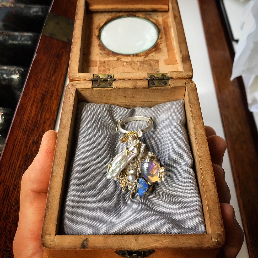 Laurangyou's tweet photo. So pleased to be part of #CAANewMemberShowcase @CAAGallery see new work by me&amp;a glittering selection of other makers including fellow @Cockpit_Arts makers including @tessa_eastman &amp; @JLJewellery !#contemporaryapplietarts #londonexhibition #southbank #artinlondon #sculpturaljewels https://t.co/yNhoYszXRp