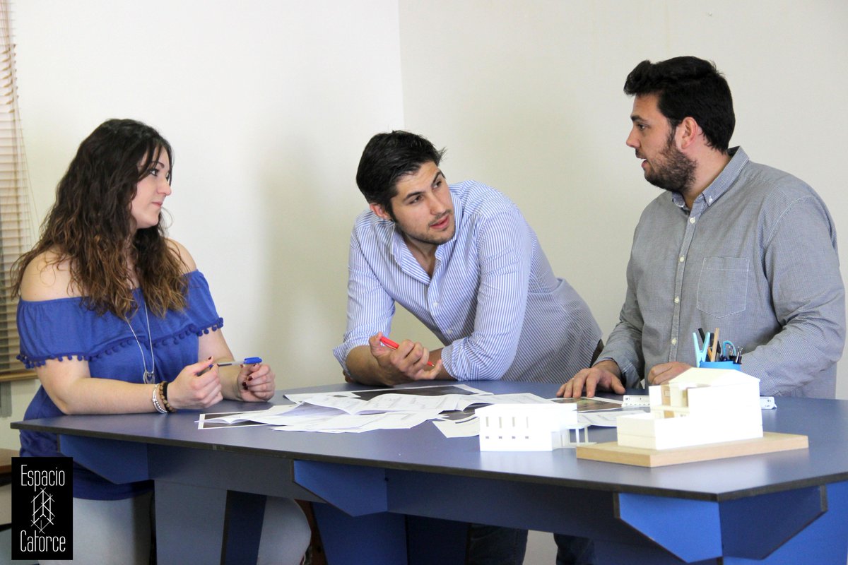 Las reuniones de trabajo de Espacio Catorce son fundamentales para dar el espaldarazo necesario a los múltiples proyectos con los que trabajamos. Conjuntamente, muchos de ellos, los desarrollamos con Acústyco Ingeniería (<a href="/ACUSTyCO/">Acústyco I. Acústica</a>) ¡¡Seguimos al 💯x💯!!