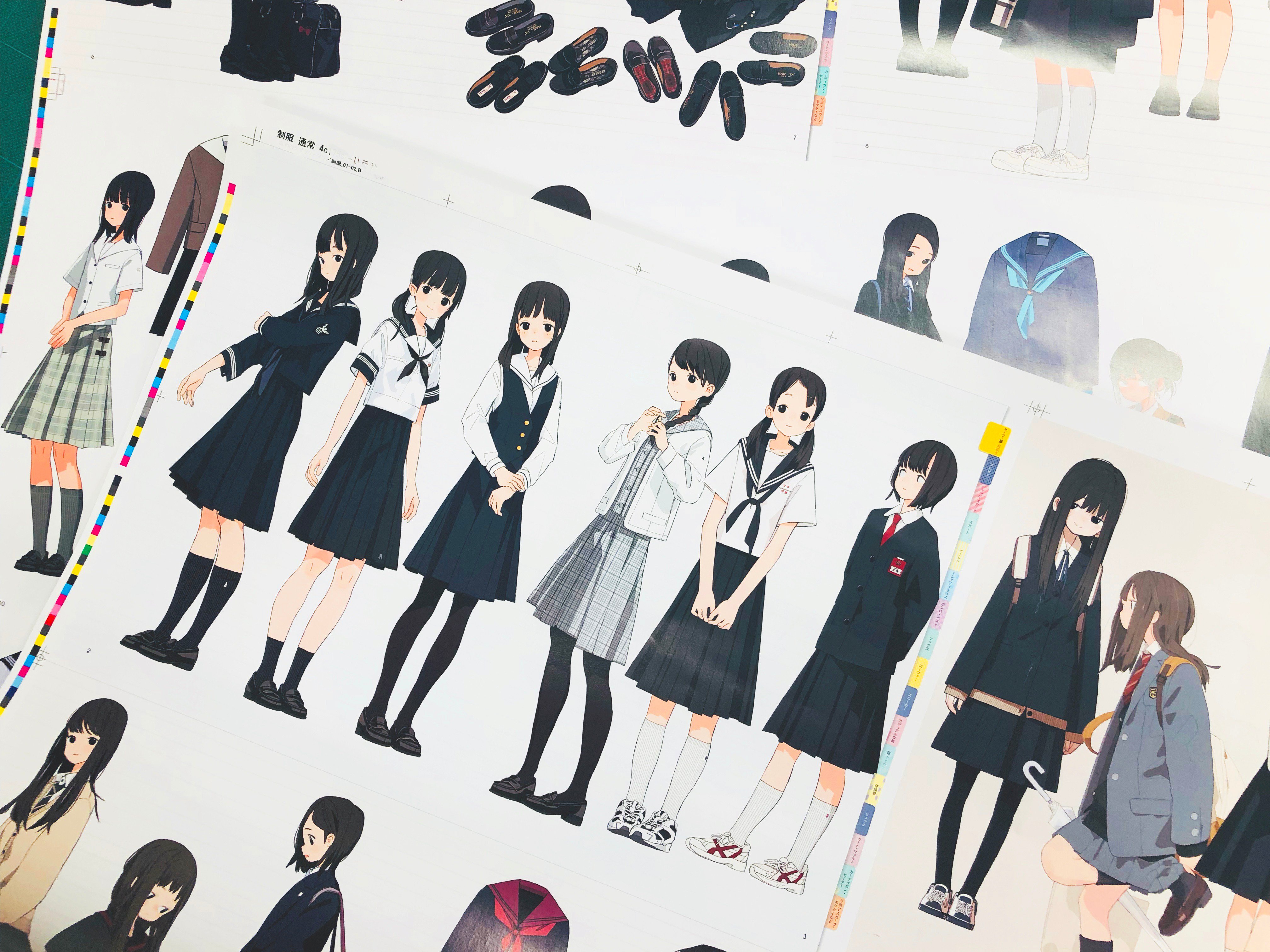 クマノイ ９月１０日発売の制服本の完成品を頂きました とてもきれいに印刷して頂いていて感動しています １４４ｐ Twitter等で発表した人物カラーイラストを中心に３５点 制服等のアイテムカラーイラストを全て描き下ろしで約２００点 大部分が描き