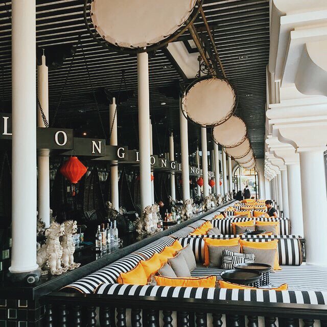 With a stylish and laid-back ambience, our L_O_N_G Bar offers the perfect spot to unwind this #weekend!
📍: @InterContinentalDanang 
Photo courtesy of <a href="/ines_leeee/">ines</a> 
#InterContinentalDanang #LONGBar #Vietnam #bar #beachresort #friday #travelgram
