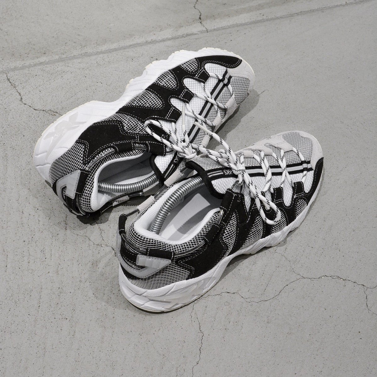 asics monkey time gel mai